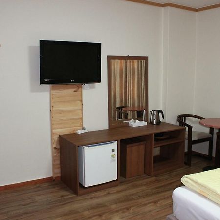 ג'גו Hyundai Tourist Hotel מראה חיצוני תמונה